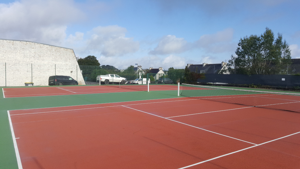 Nouveau revêtement sur les courts extérieurs